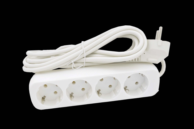 0495700 Удлинитель E430 220V 4 розетки 3.0м Defender