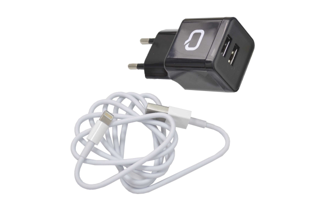 20780 Сетевое зарядное устройство Qumo Energy 2USB, 2.1A Apple cable, черный