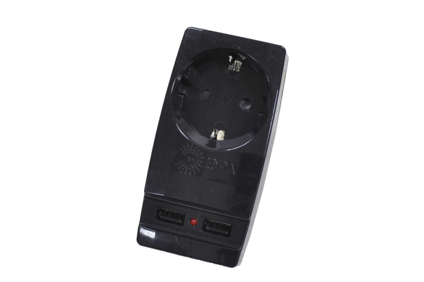 Адаптер Эра 1 "гн" 220V + 2xUSB 2100mA с заземлением (черный) SP-1e-USB-B