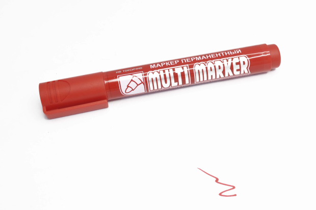 Перманентный маркер Crown Multi Marker красный, пулевидный, 3мм CPM-800